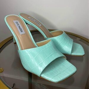 Steve Madden Light Green Croc-Patterned Mules